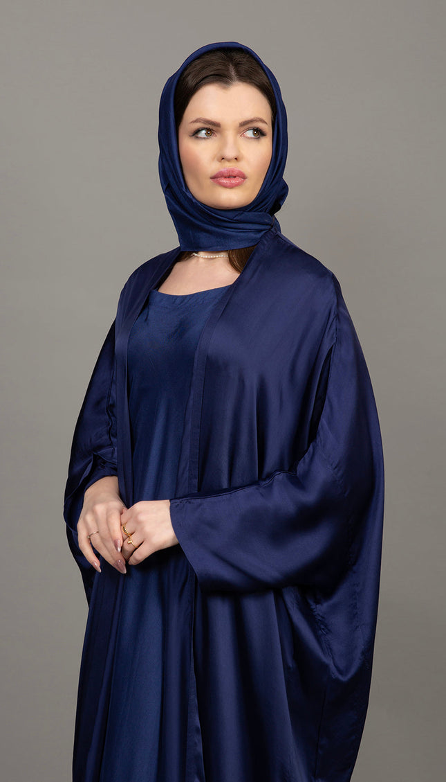 عباية قفطان من الساتان باللون الأزرق الداكن 