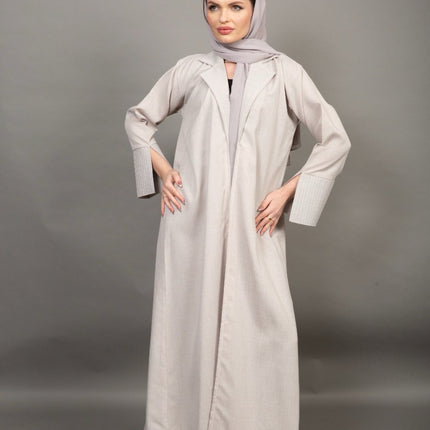 عباية بيج كلاسيكية منقوشة 